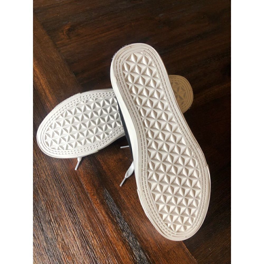 Kenneth Cole “The Run” ladies sneaker - Picture 5 of 6